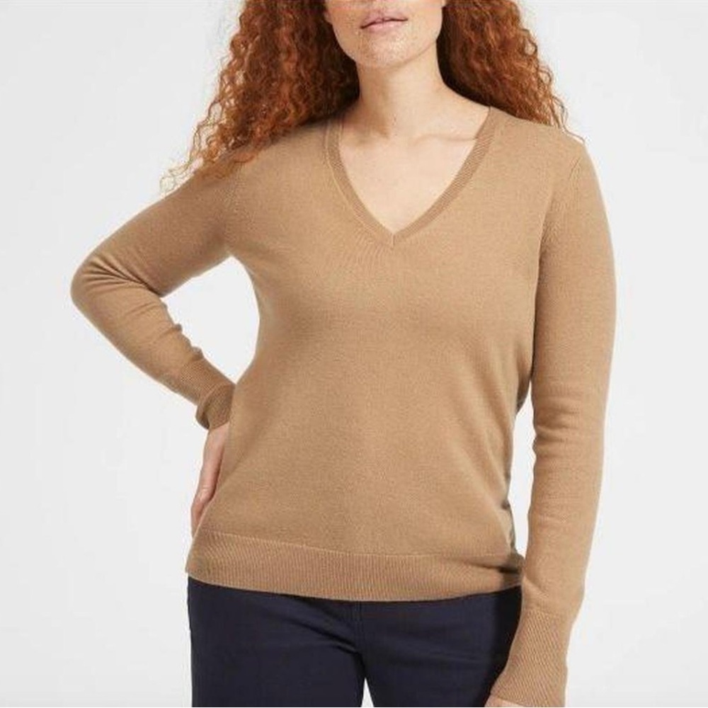 Everlane | Camel V Neck 100% Cashmere Sweater Minimalist Capsule Wardrobe